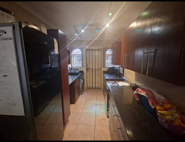 2 BEDROOM DUPLEX FOR SALE IN VAN RIEBEECK PARK